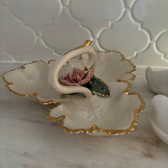 Vintage Leaf Shaped Serving Dish Gold Trim 3 Ivory Sections Roses - Picture 3 of 9